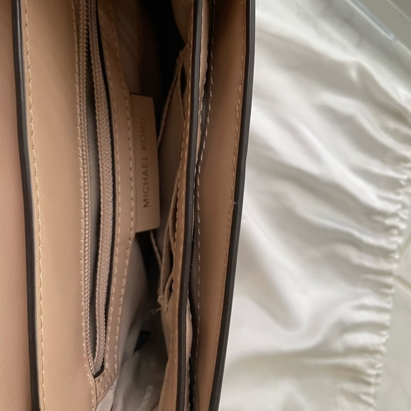 Michael Kors Sloan Editor Medium Chain Shoulder Bag in Oyster (Light Pink Beige) - Picture 9 of 13